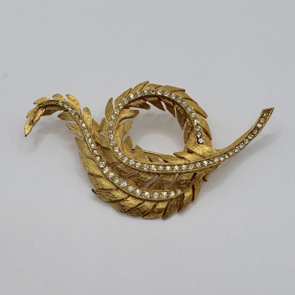 BELLINI Vintage Gold-Tone Crystal Leaf Brooch & Clip-On Earring Set - Picture 4 of 16